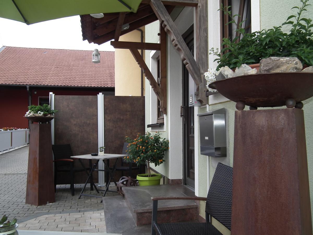 Gaestehof - Weinbau Saeger Nordheim am Main Bagian luar foto